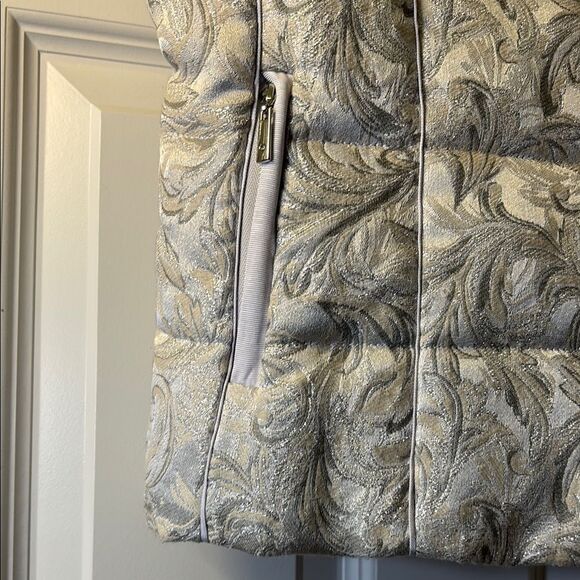 White House Black Market Cream and Gray Quilted Vest - Picture 3 of 9